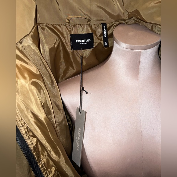 Essentials Brown Puffer Jacket Medium - Picture 3 of 3